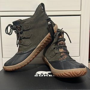 SOREL “OUT N ABOUT” BOOTS
